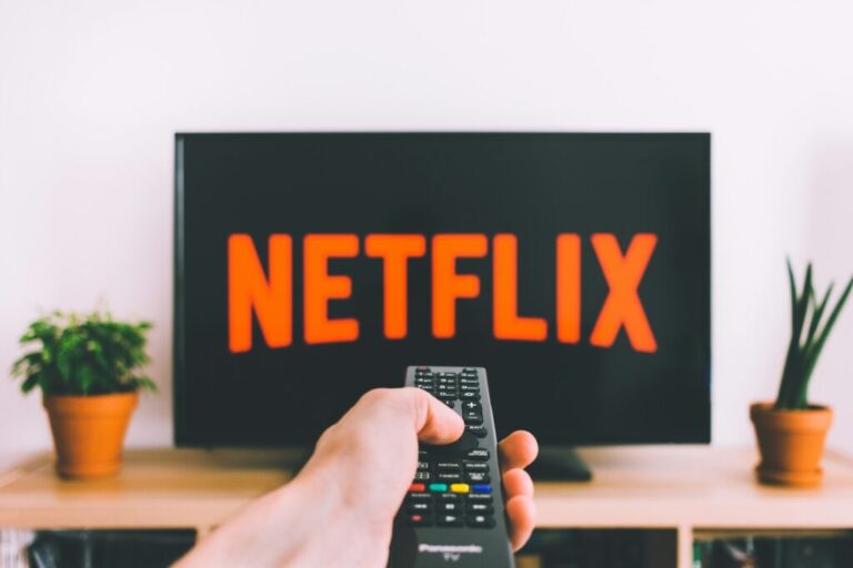 “Netflix’s Most Brilliant Series Yet? Fans Say You’ll Need a ‘High IQ’ to Keep Up”